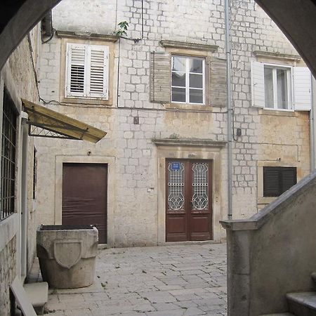 Room Mira Трогир Екстериор снимка
