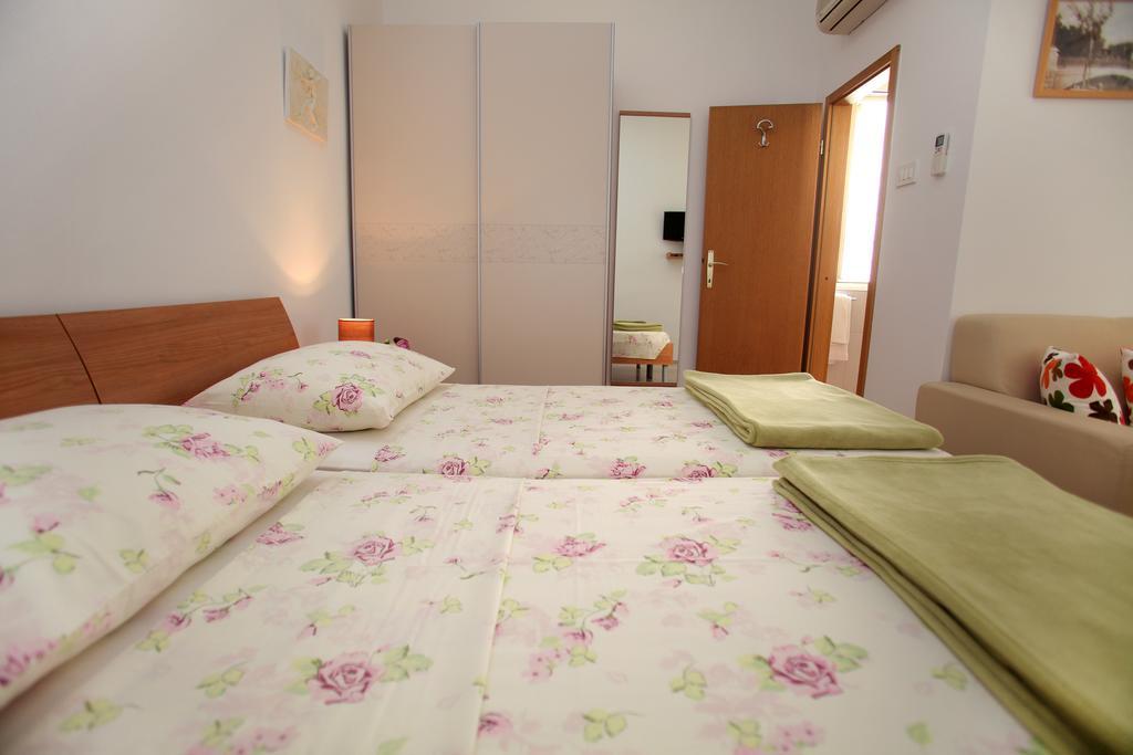Room Mira Трогир Екстериор снимка