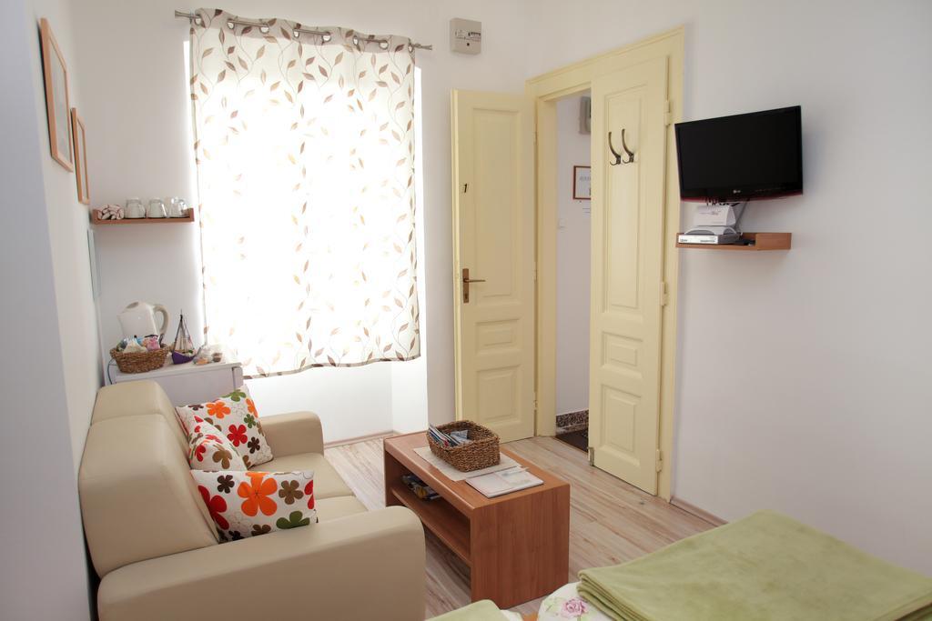 Room Mira Трогир Екстериор снимка